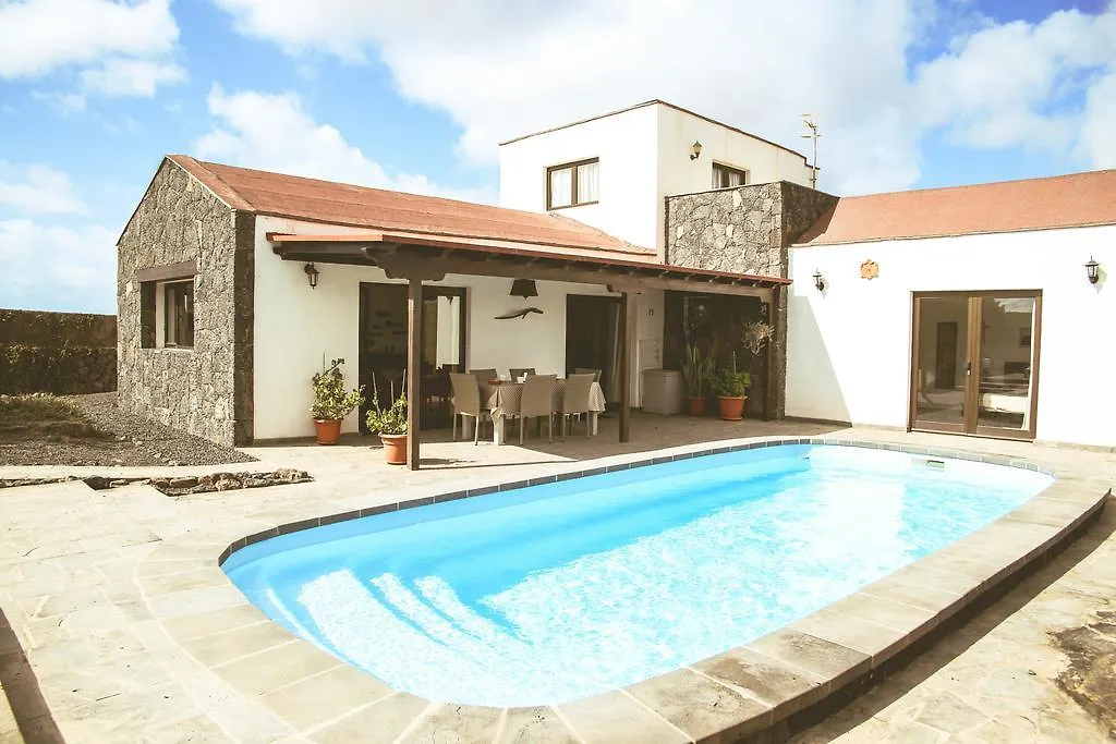 Villa Arriba Lajares 0*,